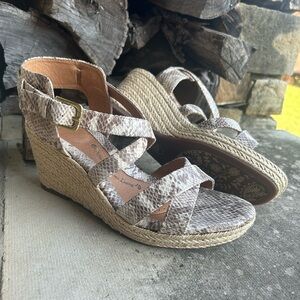 Sofft Inez Espadrille Snakeskin print Wedge Sandals NWOB Sz-8.5.  K